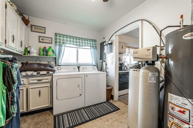 135 Regent St, Lincoln, IL 62656 - photo 7