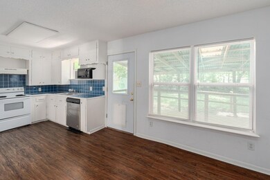 511 Jones St - Kitchen