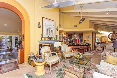 Living Room/Dining Area
