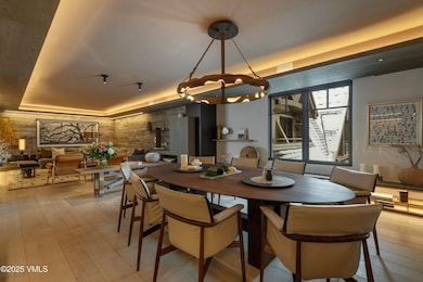 FS 8202 Dining