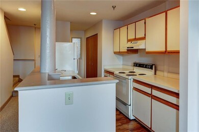 Island Terrace unit 123, Saco, ME 04072 - photo 3