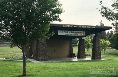 2212 SW Stonehedge Ct, Redmond, OR 97756 - photo 4