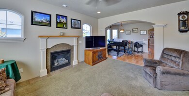 920 Buck Point St, Central Point, OR 97502 - photo 4