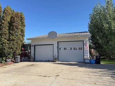 1110 11th Ave SE, Devils Lake, ND 58301 - photo 3