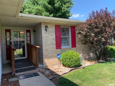 32 Catalina Ct, Jacksonville, IL 62650 - photo 2