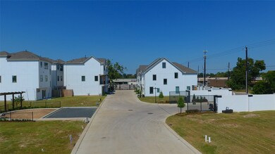 1751 Ojeman Spring Ln, Houston, TX 77055 - photo 4