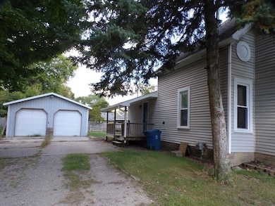 704 W Huron Ave, Vassar, MI 48768 - photo 7