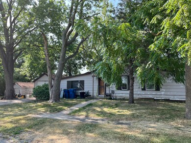 117 Clark St, Chenoa, IL 61726 - photo 2