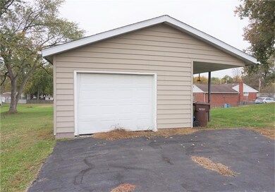 One car garage with a covered area