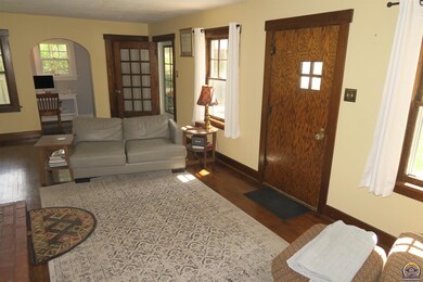 2416 SW Sunset Ct, Topeka, KS 66604 - photo 4