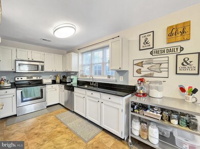 16206 Taconic Cir, Dumfries, VA 22025 - photo 5