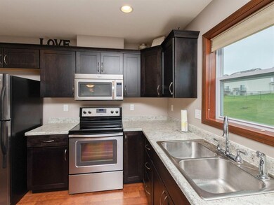 3221 Breyer St SW unit B, Cedar Rapids, IA 52404 - photo 6