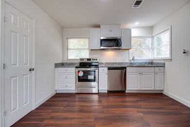 2206 Avenue M unit B, Rosenberg, TX 77471 - photo 6