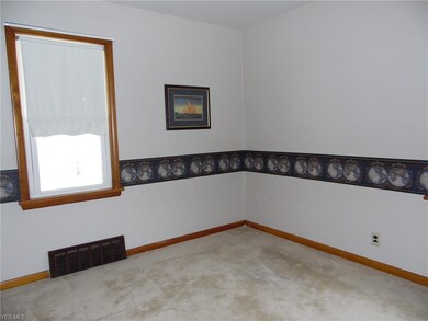 30091 Frank Dr, Wickliffe, OH 44092 - photo 4