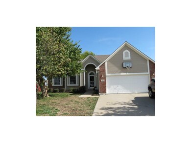 711 S Sunset Ln, Raymore, MO 64083 - photo 2