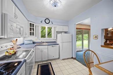 Natural light flows will with the semi open concep