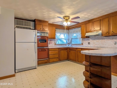 619 N Spring St, Everett, PA 15537 - photo 7