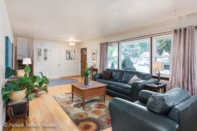 406 Robin Hill Dr, Naperville, IL 60540 - photo 5