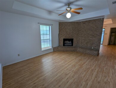 214 Lanham Ct, White Settlement, TX 76108 - photo 2