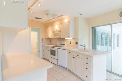 Kitchen & Snack bar