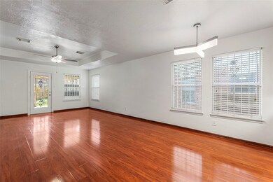 8818 Rainesville Ln, Houston, TX 77075 - photo 4