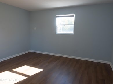 2021 Appleton Ln, Louisville, KY 40216 - photo 6