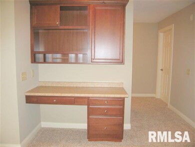 1871 Stone Gate Cir unit 8, Davenport, IA 52807 - photo 6