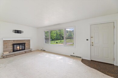 08-7660-N-41st-St-Augusta-MI-49012-Windo