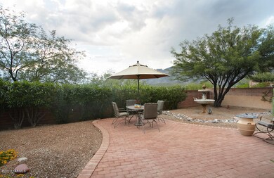 BACKYARD WITH FOUNTAIN