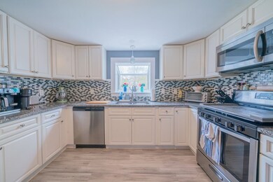 20 Summer St, Fairhaven, MA 02719 - photo 3