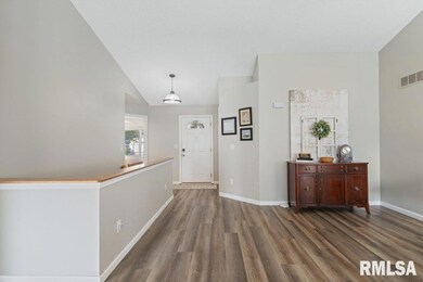 2127 W 59th St, Davenport, IA 52806 - photo 4