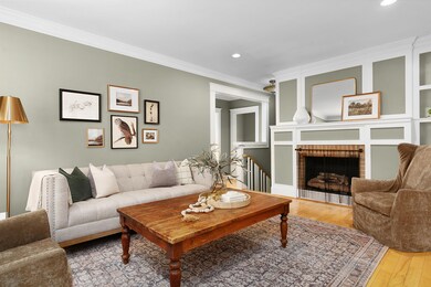 02 - 1210 Russell St - Staged Int