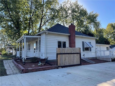 306 E Kay St, Lansing, KS 66043 - photo 2