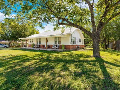 521 Woodard Ave, Cleburne, TX 76033 - photo 4