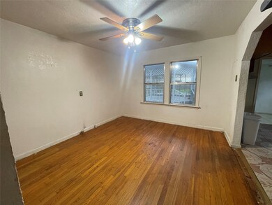8313 Roswell St, Houston, TX 77022 - photo 7