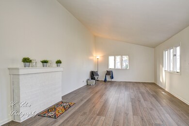 429 Blackhawk Ave, Carpentersville, IL 60110 - photo 4