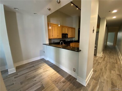 Kitchen has eat-in counter.