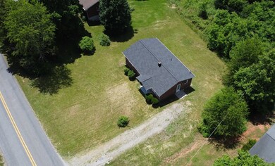 1802 Mapleton Dr, Callands, VA 24530 - photo 4