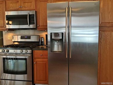 Kitchen. Super pretty stianless steel appliances a