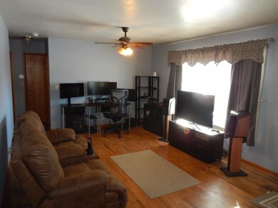 808 E 13th St N, Newton, IA 50208 - photo 3
