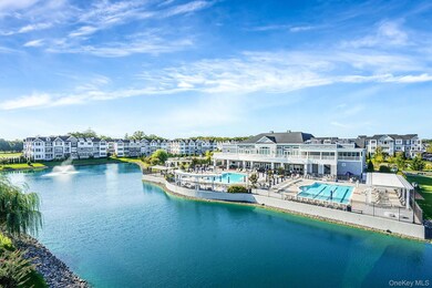 29304 Spruce Pond Cir, Plainview, NY 11803 - photo 5