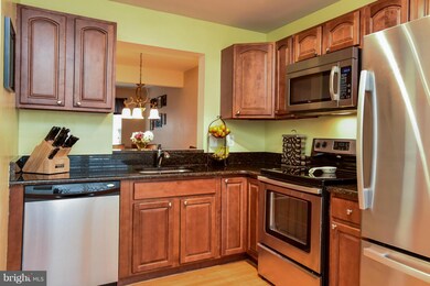 13936 Baton Rouge Ct, Centreville, VA 20121 - photo 4