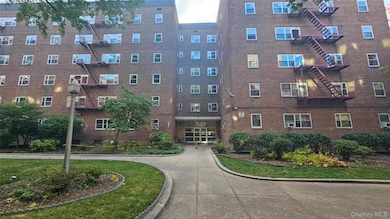 44-69 Kissena Blvd unit 4M, Flushing, NY 11355 - photo 3