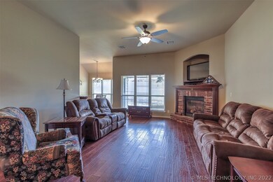 2744 W Quinton St, Broken Arrow, OK 74011 - photo 2