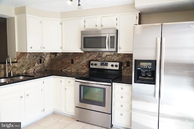 13918 Winding Ridge Ln, Centreville, VA 20121 - photo 2