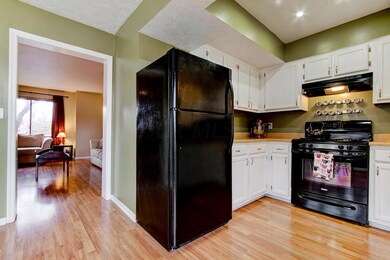 5271 Greensedge Way ~ Eat-in Kitchen