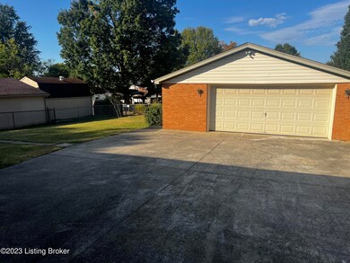 6005 Applegate Ln, Louisville, KY 40219 - photo 2