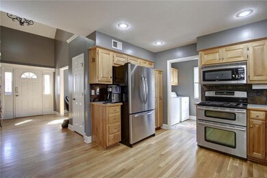 15416 Maple St, Overland Park, KS 66223 - photo 4