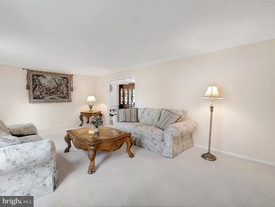 10901 Rippon Lodge Dr, Fairfax, VA 22032 - photo 4