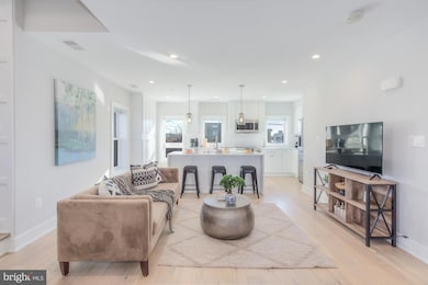 501 Longfellow St NW unit B, Washington, DC 20011 - photo 4